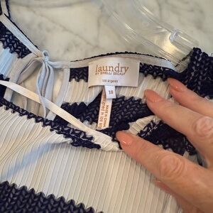 Great Laundry size 10 shirt in navy and white with such unique and fun style!!!